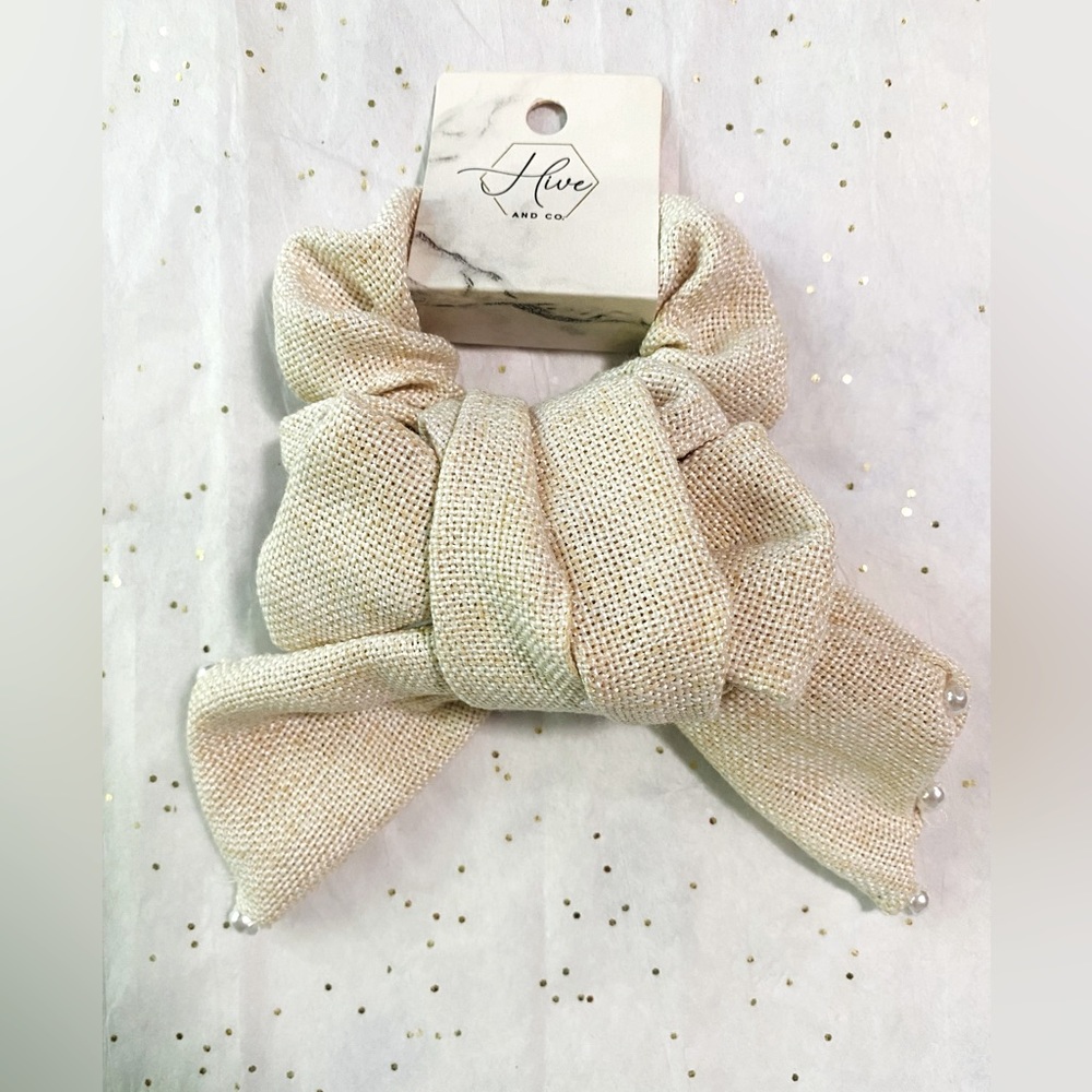 🎀4/$25 Hive & Co. Scrunchie with Bow